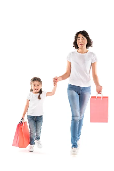 母亲和女儿一起购物袋 — 图库照片