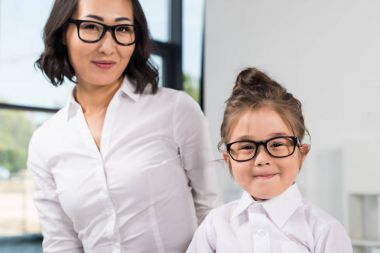 kızı ile Asya iş kadını