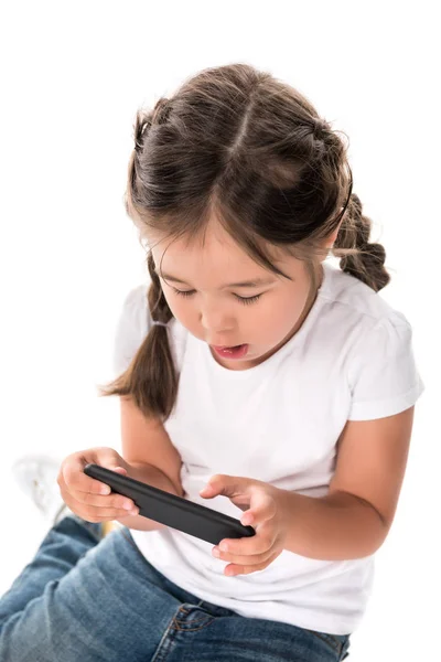 Enfant utilisant un smartphone — Photo de stock
