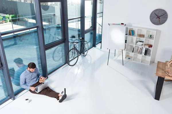 Businessman using laptop in office — Stock Photo