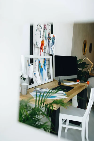 Moda Tasarımcısı çalışma alanı