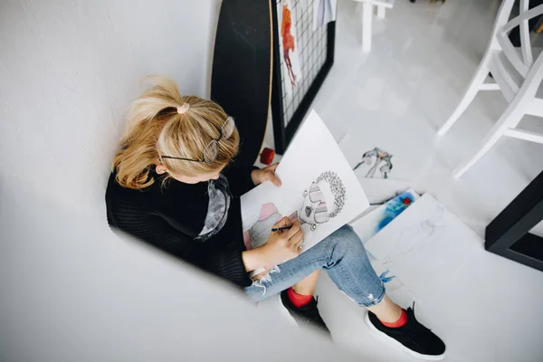 Fashion designer sketching — Stock Photo, Image