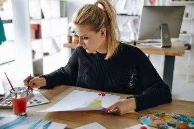 Moda Tasarımcısı çizim kroki