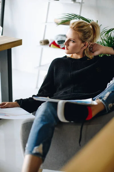 Pensive blonde girl — Stock Photo, Image