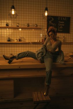 baştan çıkarıcı güzel kız 