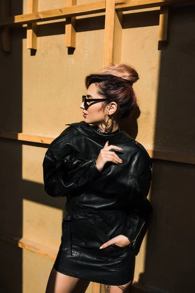 Stylish girl in leather clothes — Free Stock Photo