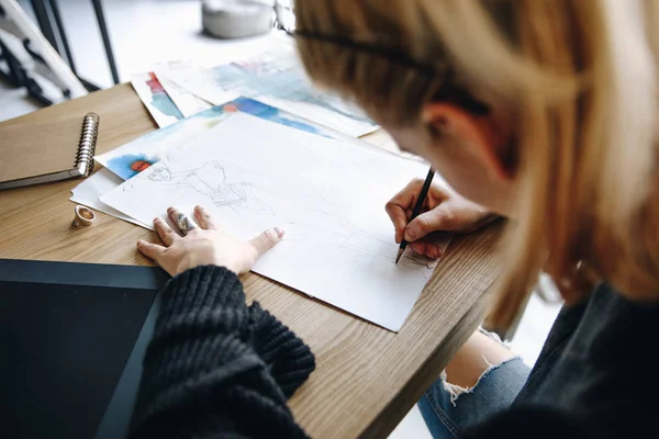 Croquis de dessin de créateur de mode — Photo de stock