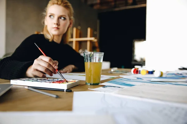 Croquis de dessin de créateur de mode — Photo de stock