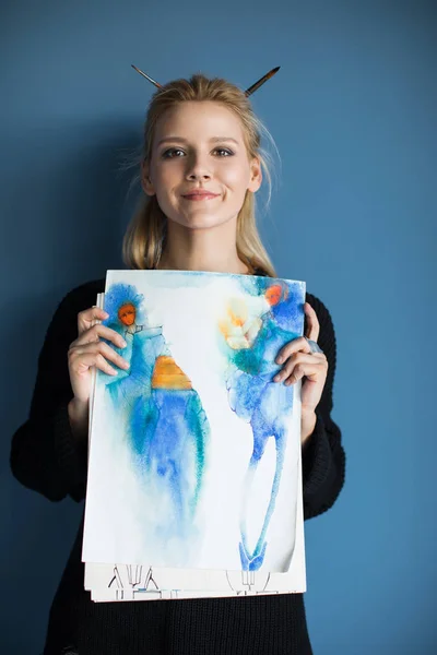 Girl holding fashion sketches — Stock Photo