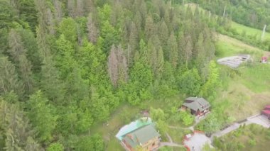 Panorama Mountain yeşil ahşap ve turistik kompleks