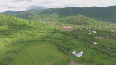 Glade ve Dağları yakınlarında