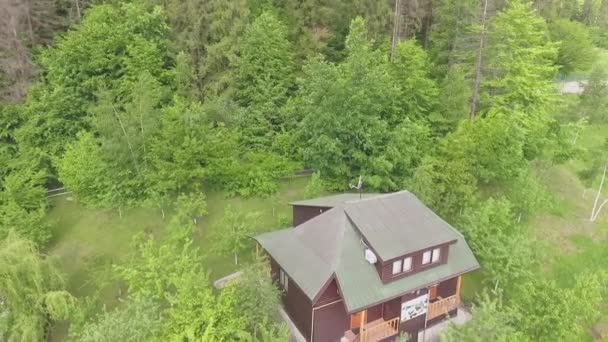 Resort houten huis en hout — Stockvideo