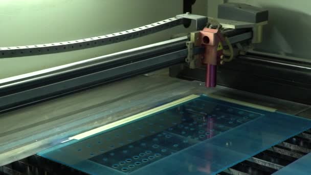 Gravação Laser Acrílico Máquina Laser Funciona Movimento Guia Processamento Preparação — Vídeo de Stock