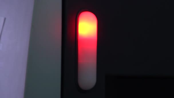 赤い電球点滅 赤いランプの — ストック動画