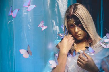 Kız kelebek sanat