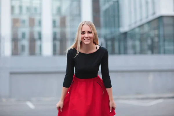 Menina glamour vermelho — Fotografia de Stock