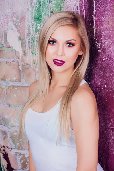 Junge blonde Mädchen Frau Fitness-Trainerin — Stockfoto