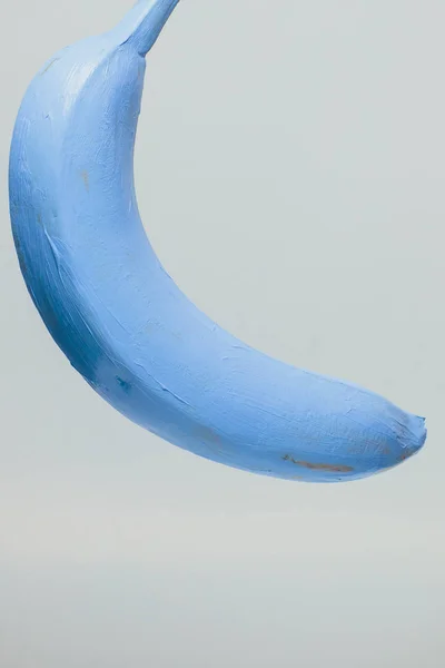 Banana azul sobre fundo branco — Fotografia de Stock
