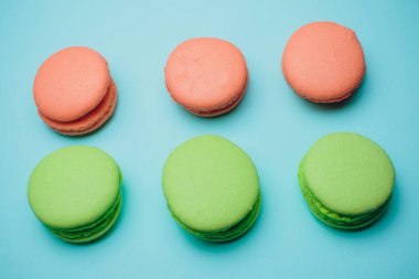 renkli arka plan tatlılık üzerinde altı makaruni