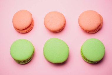 renkli arka plan tatlılık üzerinde altı makaruni