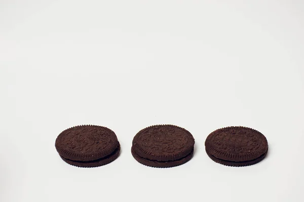 Choklad Cookies Staplade Serveras Mjölk Brun Mellanmål — Stockfoto