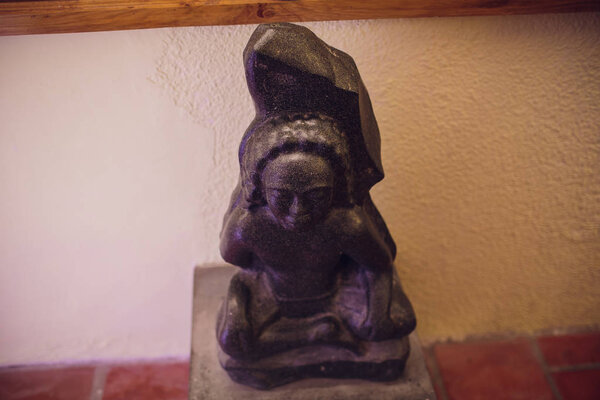 Черно-белая статуя бога Ганеша Слона. Повелитель удачи
