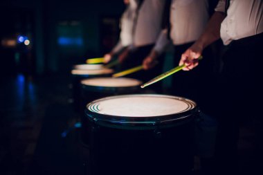 davul sopa ve davul ile el