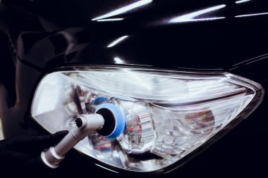 Araba Perdah holding balmumu işçisi eller Lehçe ve Lehçe araba ayrıntılı veya valeting kavramı