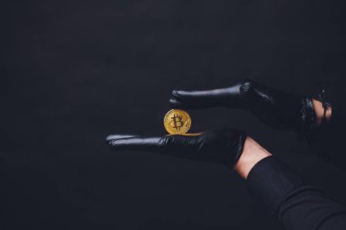 Bitcoins kolunda yerleştirilir
