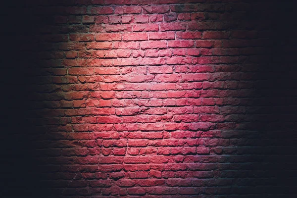 抽象的な背景のための光でレンガの壁. — ストック写真