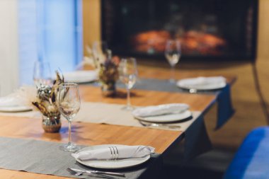 Lüks bir tatil yerinde çok güzel servis edilen bir masa..