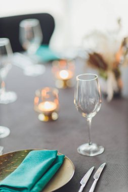 Lüks bir tatil yerinde çok güzel servis edilen bir masa..