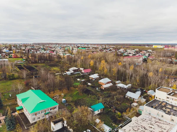 Dyurtyuli cidade na República de Bashkortostan. Vista de uma pequena cidade . — Fotografia de Stock