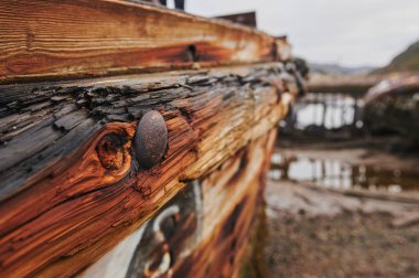 Eski gemilerin mezarlığı Teriberka Murmansk Rusya, sanayi balıkçı teknelerinin ahşap kalıntıları. Sanayileşme kavramı. Havadan üst görünüm.