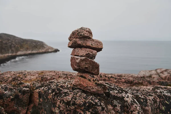 Beautiful summer day landscape abandoned artnature coastal defense North Teriberka, Barents sea view. — Stock Photo, Image