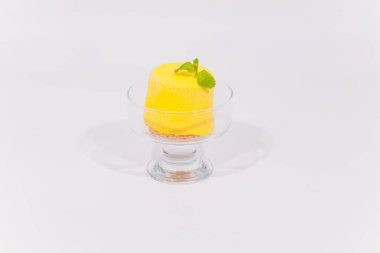 cam Kupası'nda olgun deniz cehri suyu.