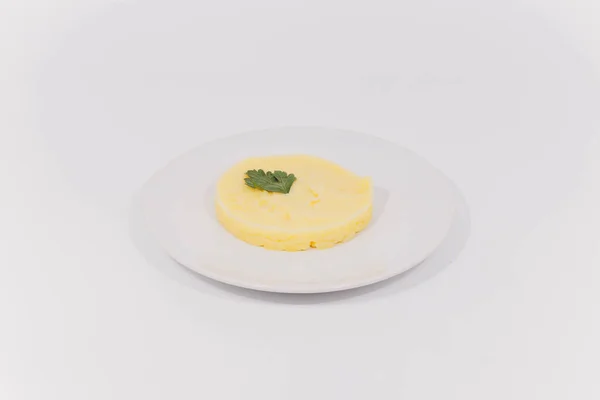 Purê de batatas em tigela isolado em branco . — Fotografia de Stock