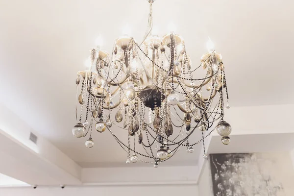 Lustre chrystal en gros plan. Fond glamour avec espace de copie . — Photo