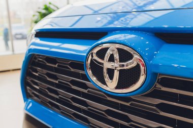 Ufa, Rusya, 18 Ekim 2019 Yeni Toyota Rav 4 Hybrid. Modern SUV taşıma aracı.