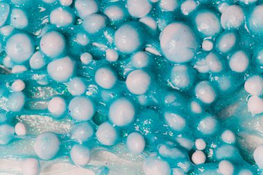 El Yapan Çocuk Oyuncak Sümüğü, Sümük Üzerine Seçici Odaklanma.