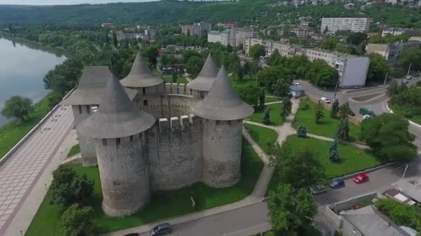 Vista aérea del fuerte medieval en Soroca, República de Moldavia . — Vídeos de Stock