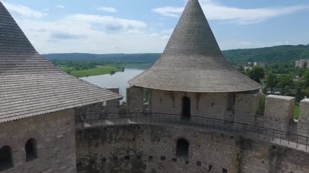Vista aérea del fuerte medieval en Soroca, República de Moldavia . — Vídeo de stock