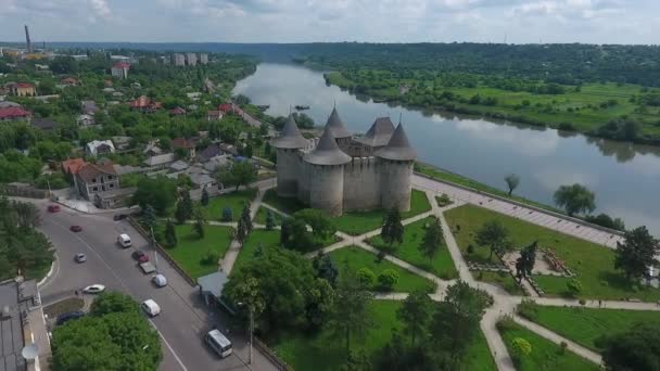 Luchtfoto van het middeleeuwse fort in Soroca, Republiek Moldavië. — Stockvideo