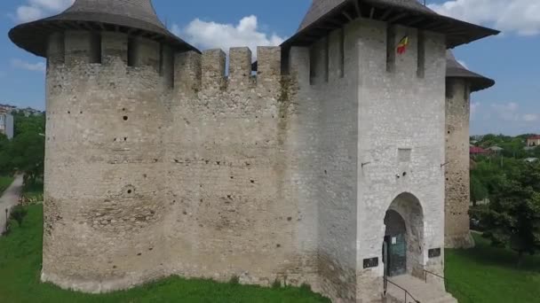 Vista aérea do forte medieval em Soroca, República da Moldávia . — Vídeo de Stock