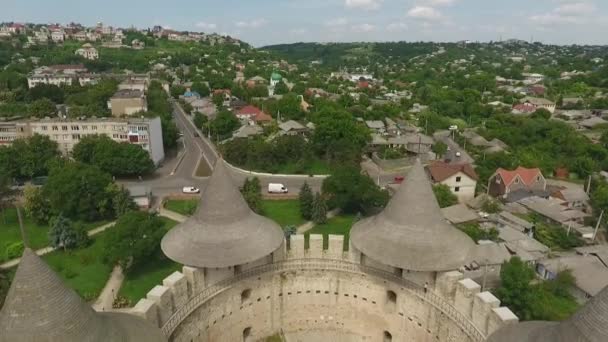 Luftaufnahme der mittelalterlichen Festung in Soroca, Republik Moldau. — Stockvideo