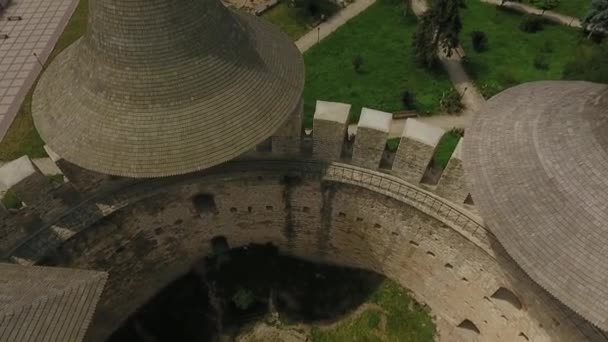 Εναέρια θέα του μεσαιωνικού φρουρίου στη Soroca, Δημοκρατία της Μολδαβίας. — Αρχείο Βίντεο