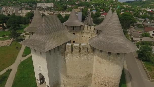 Luchtfoto van het middeleeuwse fort in Soroca, Republiek Moldavië. — Stockvideo