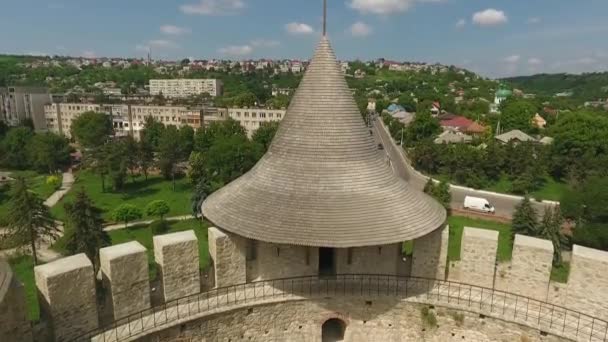 Soroca, Moldova Cumhuriyeti ortaçağ kale havadan görünümü. — Stok video
