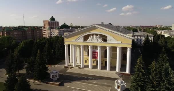 Ville de Yoshkar-Ola, République de Mari El, Russie - Mai 2019 : Théâtre dramatique national M. Shketana Yoshkar-Ola, Rep. Mari El . — Video