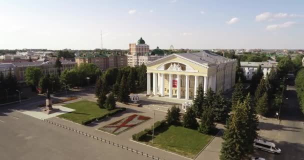 Yoshkar-Ola city, Republic of Mari El, Russia - May, 2019: the National Drama Theatre M. Shketana Yoshkar-Ola, Republic of Mari El . — стоковое видео